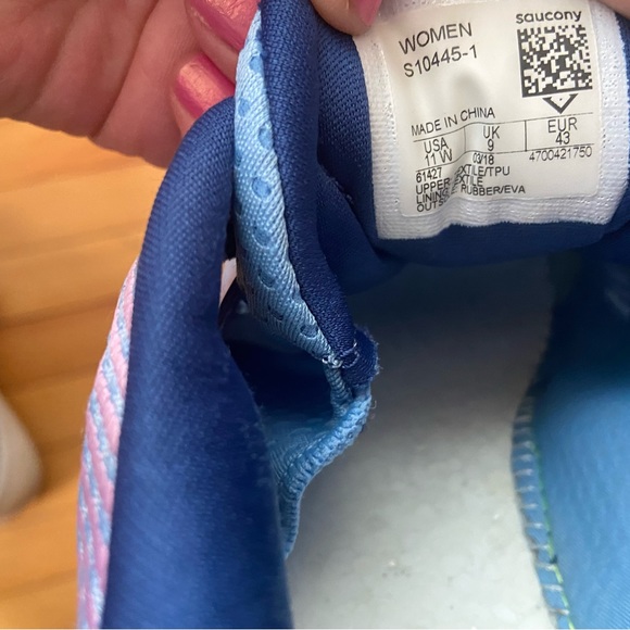 Saucony Running Shoes - Picture 2 of 4